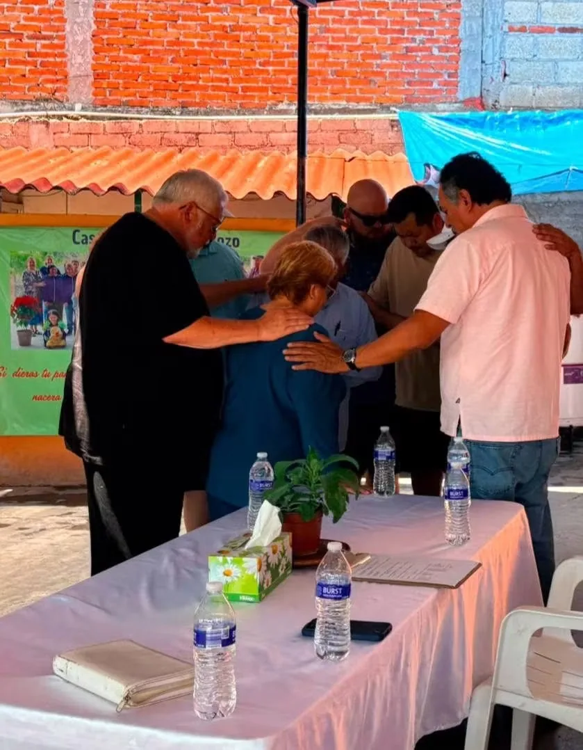 Momento de acompañamiento y oración en la Fundación